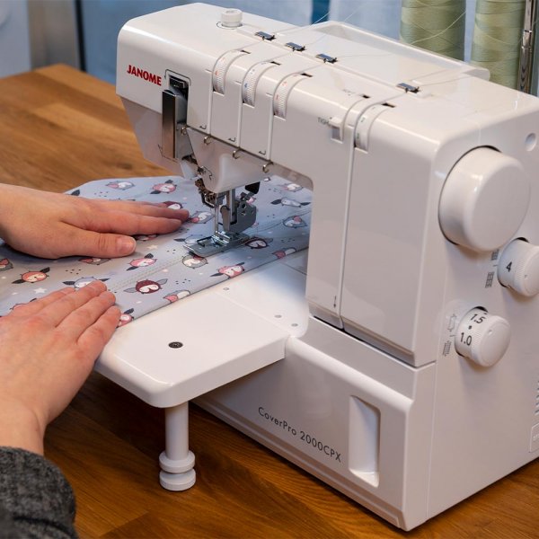 Janome coverlock 2000CPX köp hos Symaskinsboden